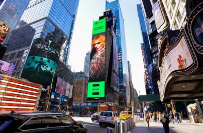 Η ΕΛΕΩΝΟΡΑ ΖΟΥΓΑΝΕΛΗ σε billboard στη TIMES SQUARE στη ΝΕΑ ΥΟΡΚΗ!