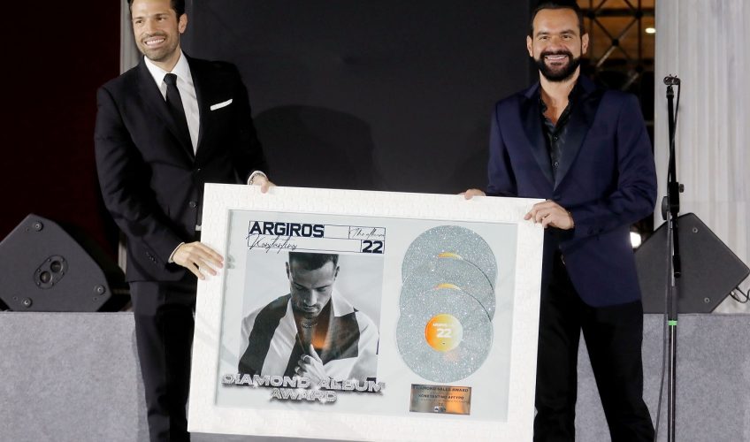 Κωνσταντίνος Αργυρός : Η λαμπερή απονομή για το διαμαντένιο album «22»!